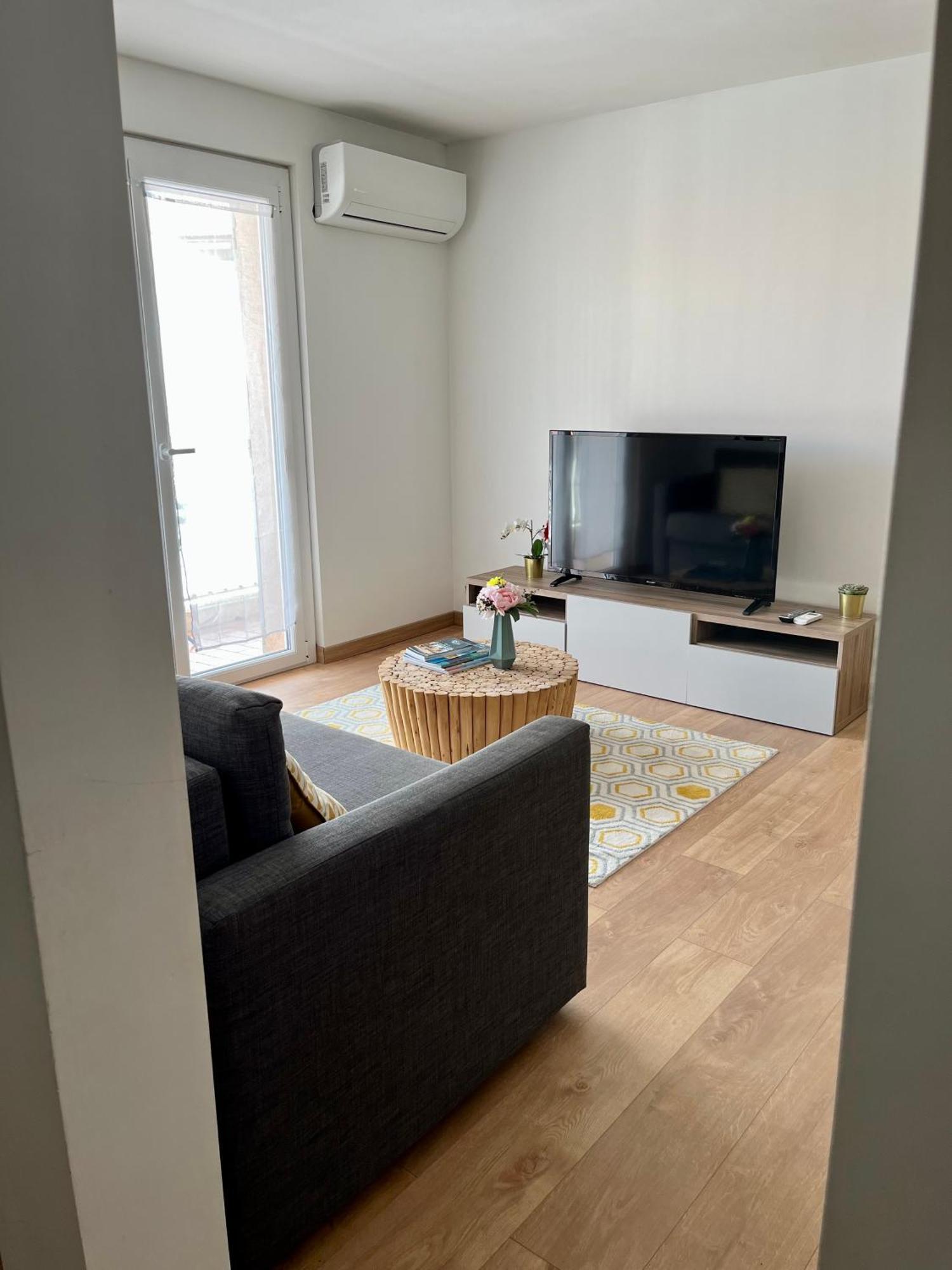 Perle Rare A 250M De La Plage ! Climatise Avec Parking, Balcon & Wifi Сент-Максим Экстерьер фото